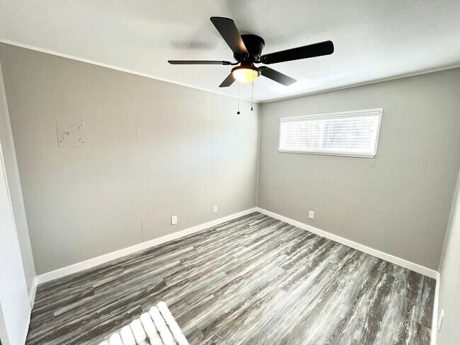 Foto del edificio - Spacious 2 Bedroom / 1 Bathroom Apartment ...