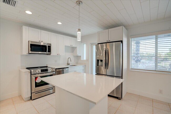 Foto del edificio - 1650 N Riverside Dr