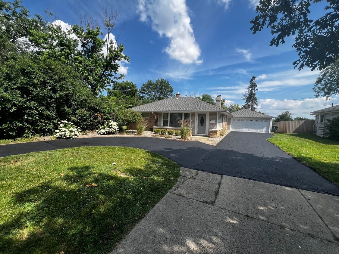 Primary Photo - 2544 Spruce Rd