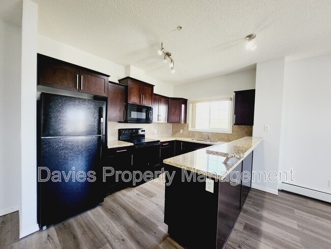 Building Photo - 263 Macewan Rd