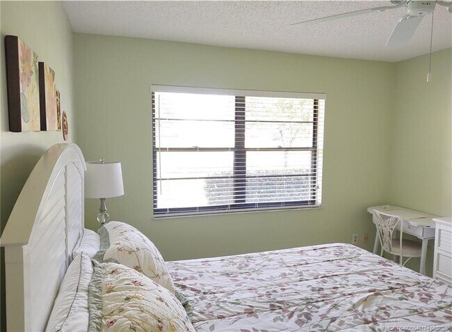 Foto del edificio - 5211 SE Sea Island Way
