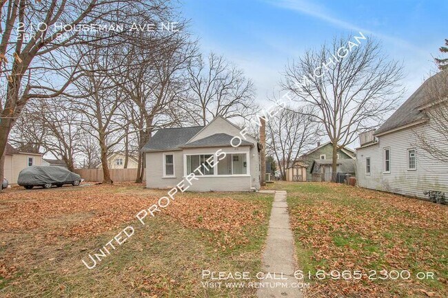 Foto del edificio - 210 Houseman Ave NE