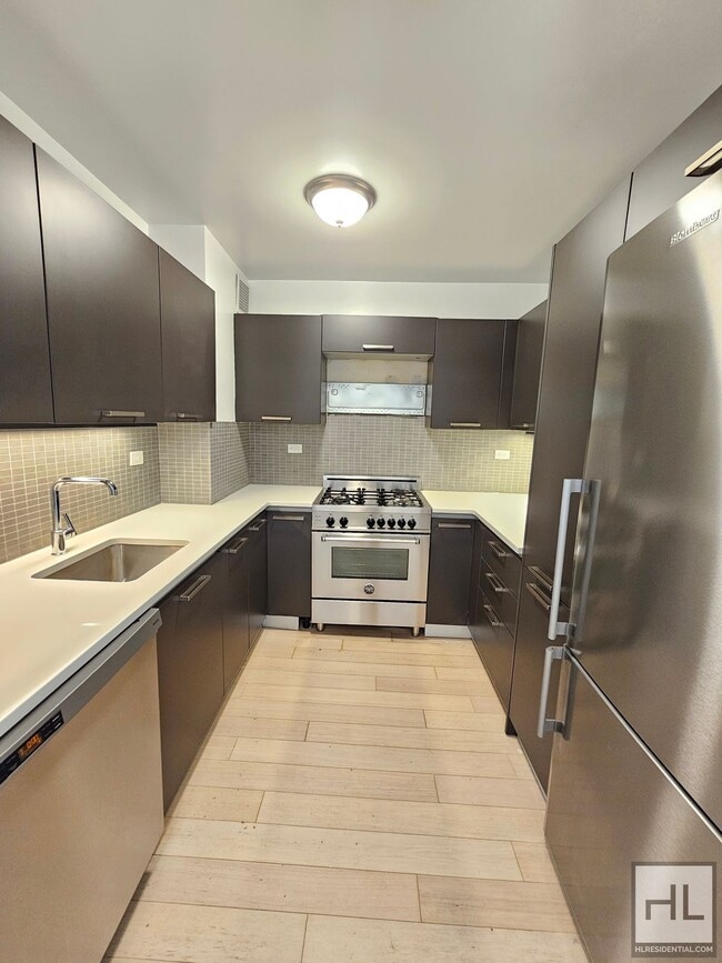 Building Photo - High-Floor One-Bedroom with 1.5 Baths and In-Unit Laundry Near the UN