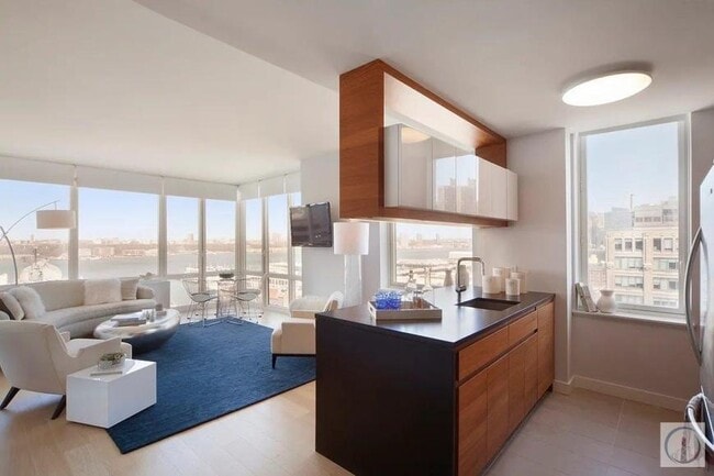 Building Photo - 2 bedroom in New York NY 10036
