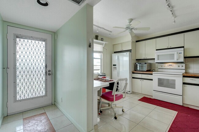 Building Photo - 3305 Aruba Way