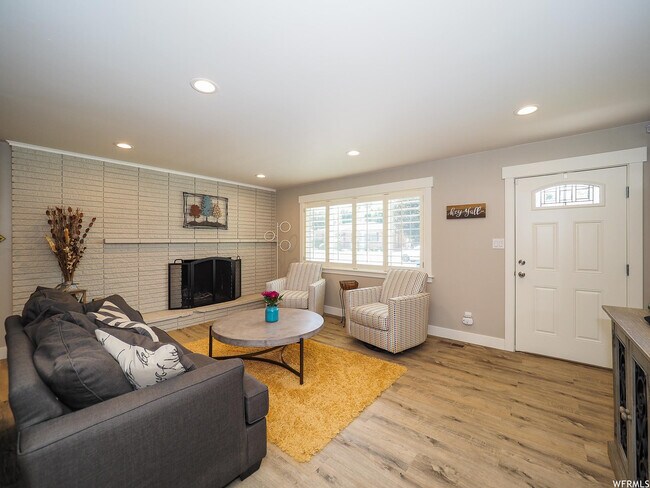 Foto del edificio - 363 E Mountain View Dr