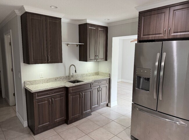 Foto del edificio - 3 bedroom home for rent on 1/2 acre!