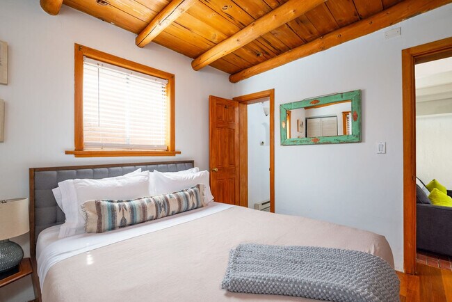 Foto del edificio - 616 1/2-721 Galisteo St