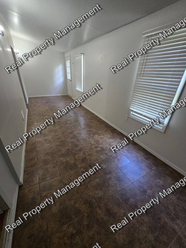 Building Photo - Two Bedroom Ranch