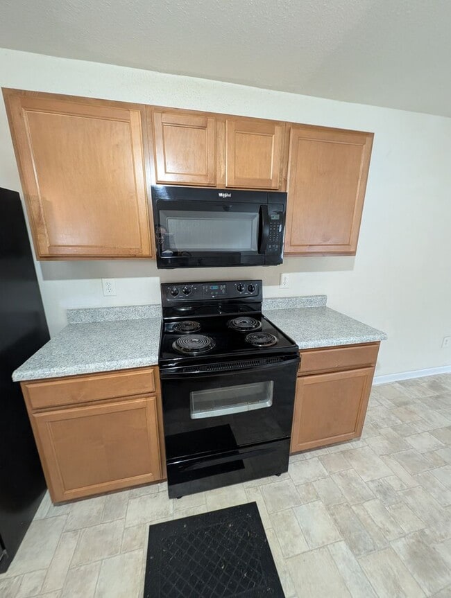 Building Photo - 204 Valleyside Dr NE