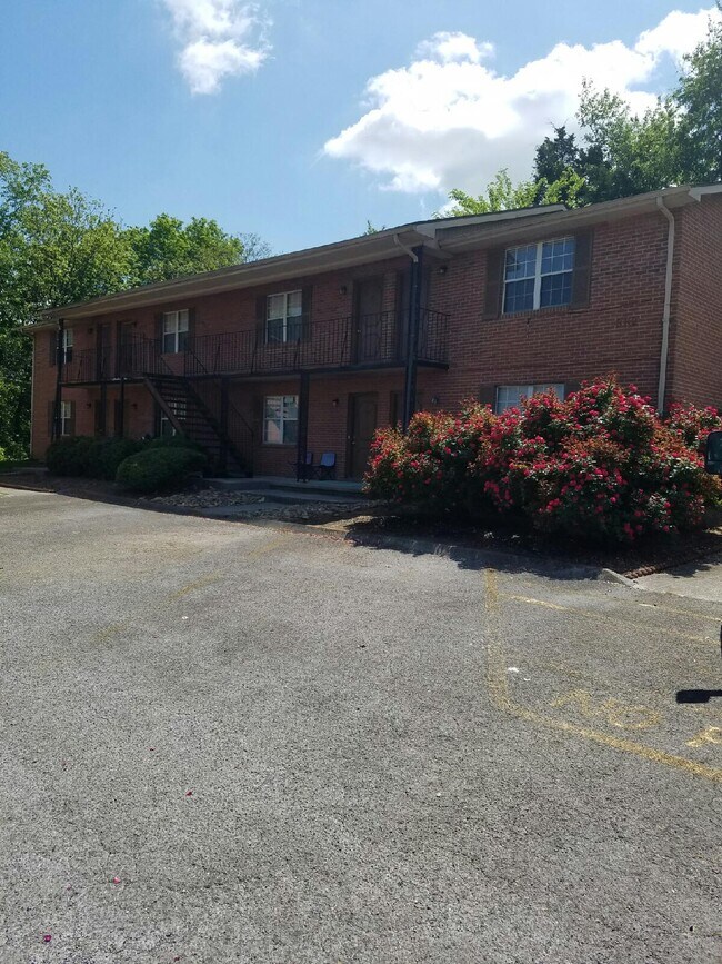 Exterior - 332 Forestal Dr Apartments