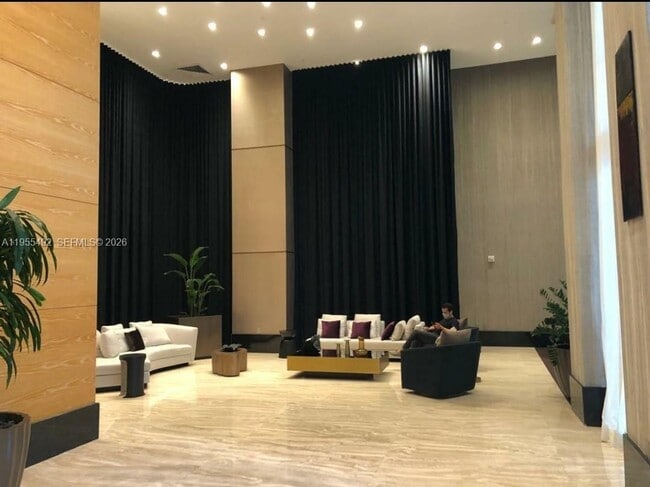 Building Photo - 950 Brickell Bay Dr