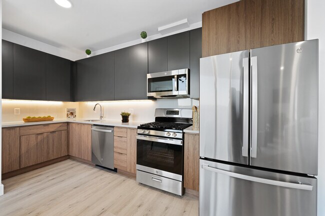 Building Photo - Baypark Bayonne