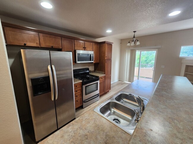 Foto del edificio - 3 Bedroom Townhome in Gated Community