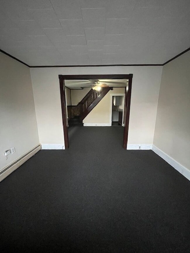 Building Photo - 3 bed 1 bath