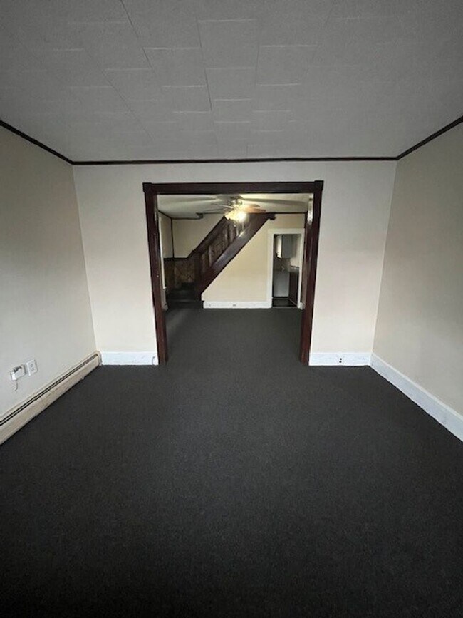 Foto del edificio - 3 bed 1 bath