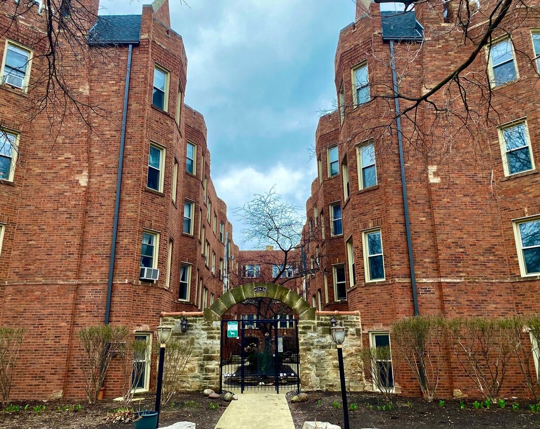 4128 N Kedvale Ave Unit 104, Chicago, IL 60641 Condo for Rent in Chicago, IL