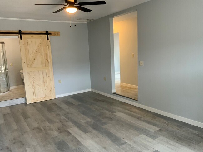 Foto del edificio - 137 N Cherry St