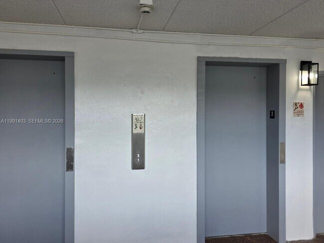 Foto del edificio - 14830 Naranja Lakes Blvd