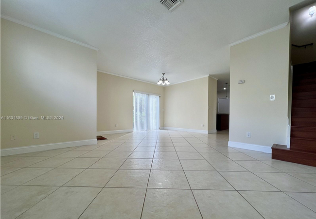 Foto del edificio - 10560 NW 57th Ct