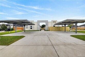 Building Photo - 17 Monaco Dr