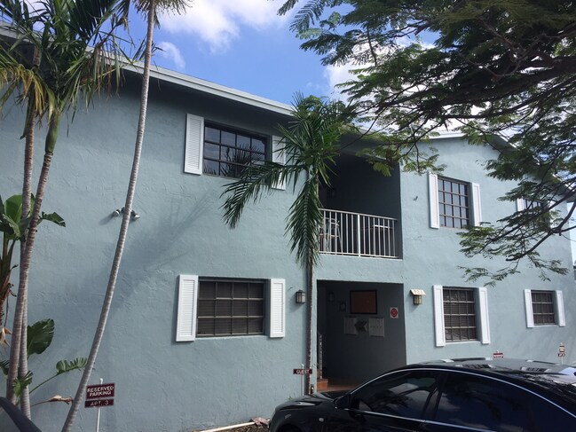 Foto del edificio - 921 NE 16th St