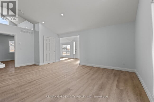 Building Photo - 11582 Beach Road East