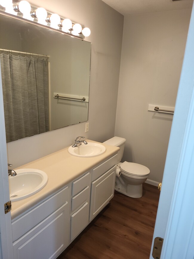 Bath - 600 Crestview Dr