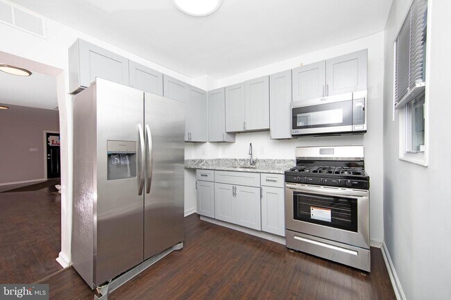Building Photo - 5449 Delancey St