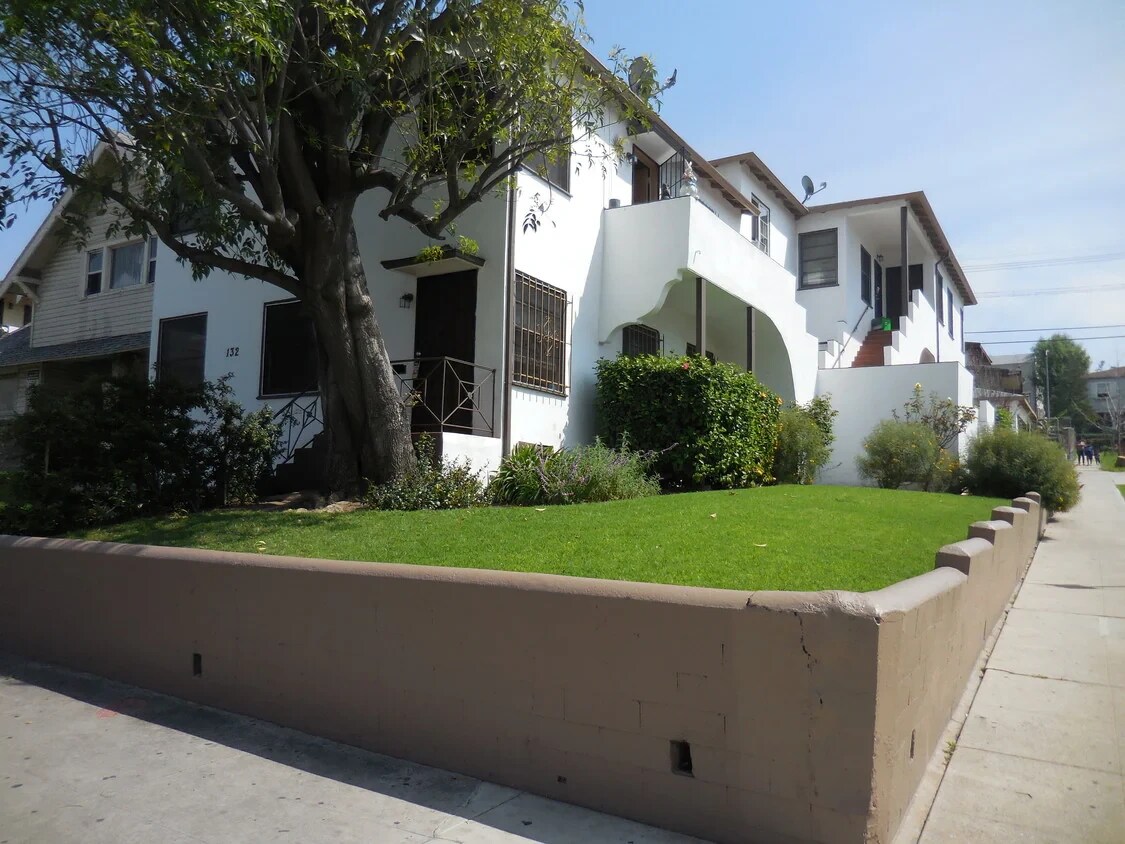 Foto principal - 2567 W 2nd St
