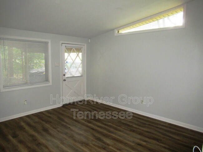 Building Photo - 1407 Vicksburg Dr