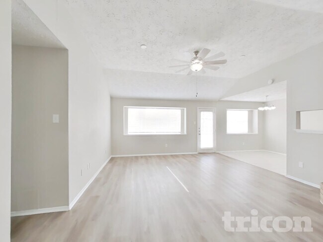 Foto del edificio - 2802 N Spring Dr