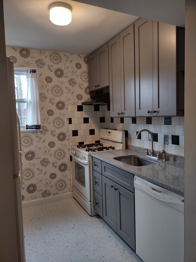 Kitchen - 3839 Hamilton St