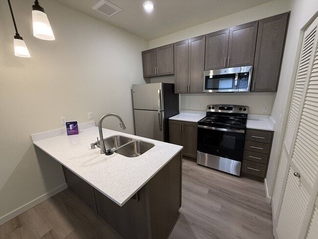 Building Photo - Jailen's Pointe Apartments
