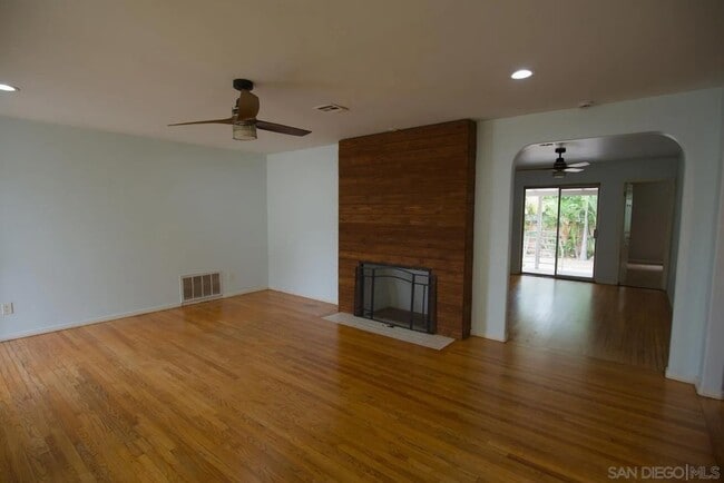 Building Photo - 6124 Mary Ln Dr