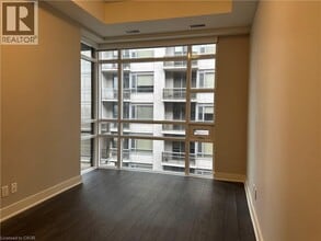 Building Photo - 150 Main St W