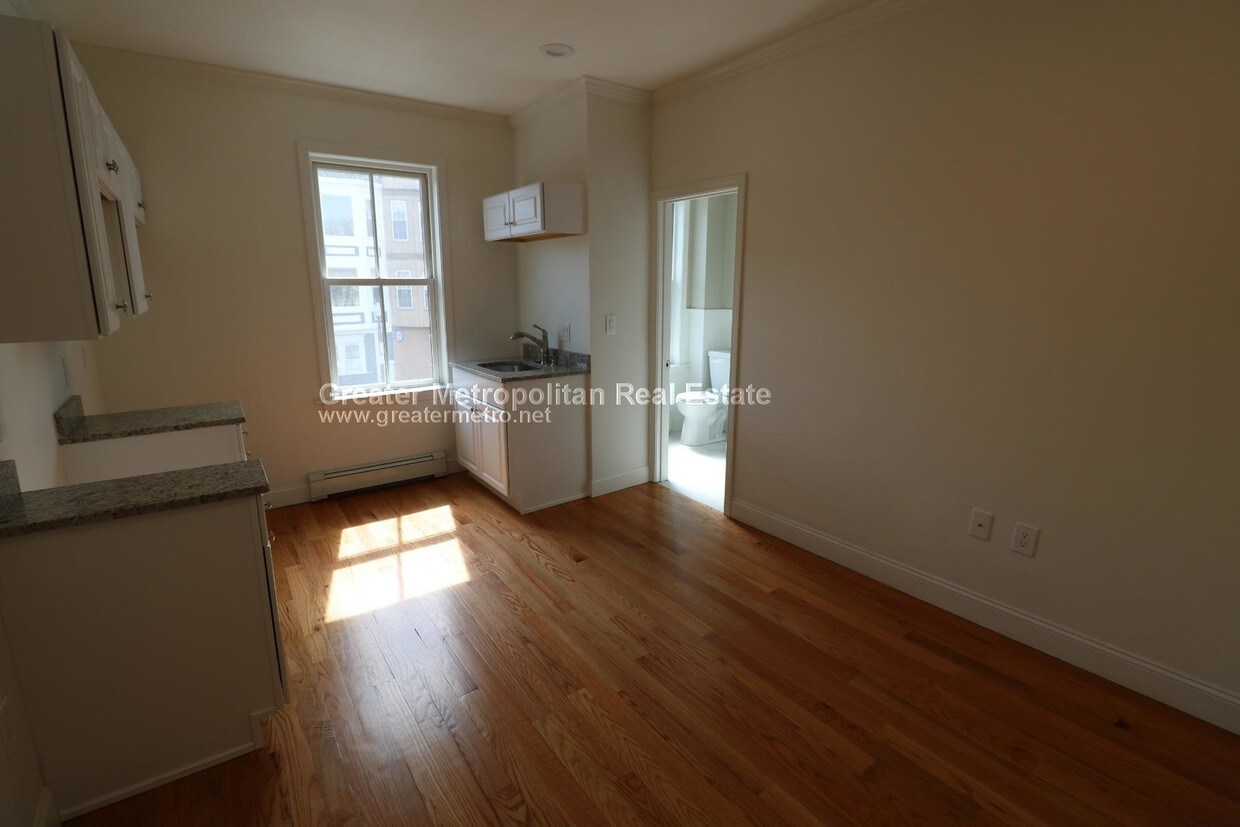 Foto principal - 592 E Broadway