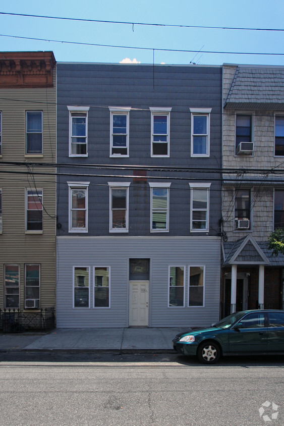 Building Photo - 266 Nassau Ave
