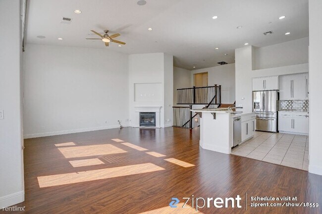 Foto del edificio - 4 br, 3.5 bath Townhome - 6481 Bayview Dr,...