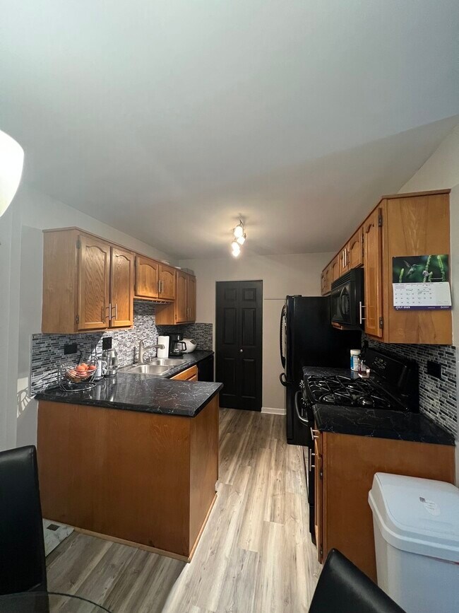 Foto del edificio - 759 Sterling Ct