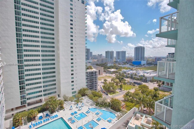 Building Photo - 1900 N Bayshore Dr