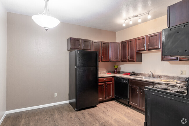 2BR, 1BA - 675SF - Cocina - Album Park Apartments