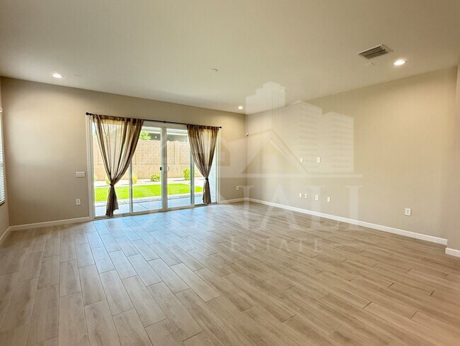 Foto del edificio - 6010 E Quail Ave