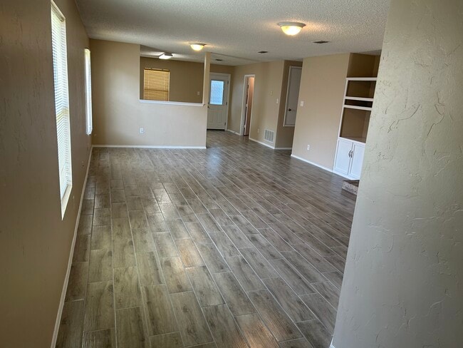 Building Photo - 7912 Canoe Ridge Ln