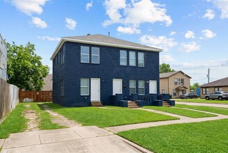 Building Photo - 122 Pineview Dr