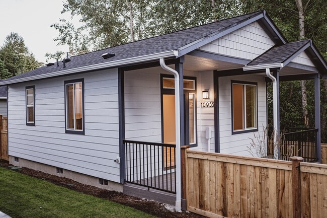 Building Photo - 10955 SE 165th St