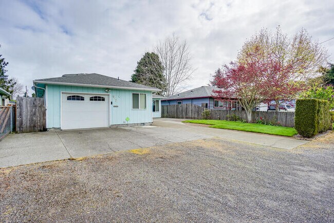 Foto del edificio - FIVE BEDROOM HOME IN KELSO