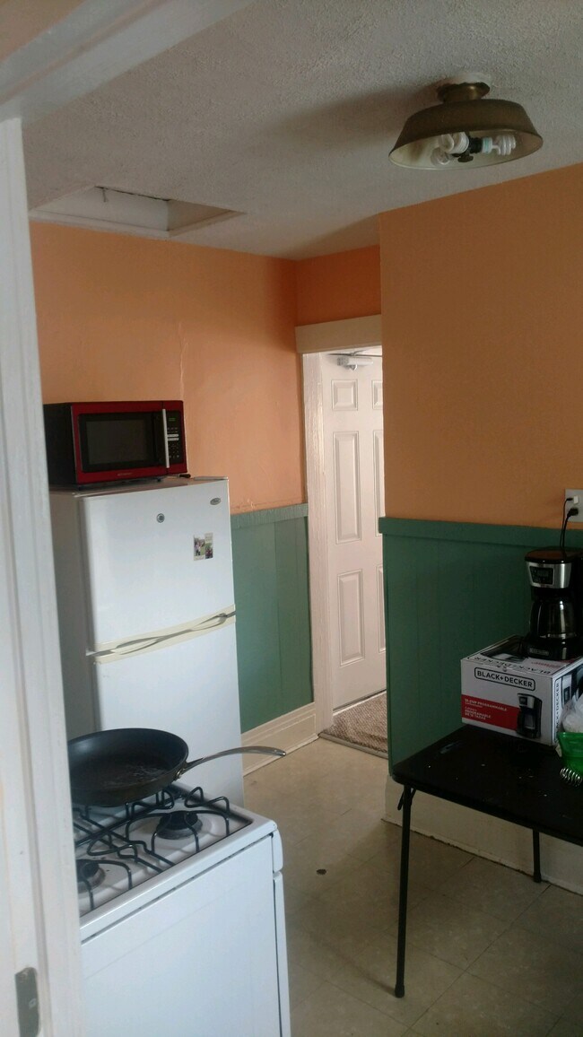 Kitchen-1 - 88 Bond St