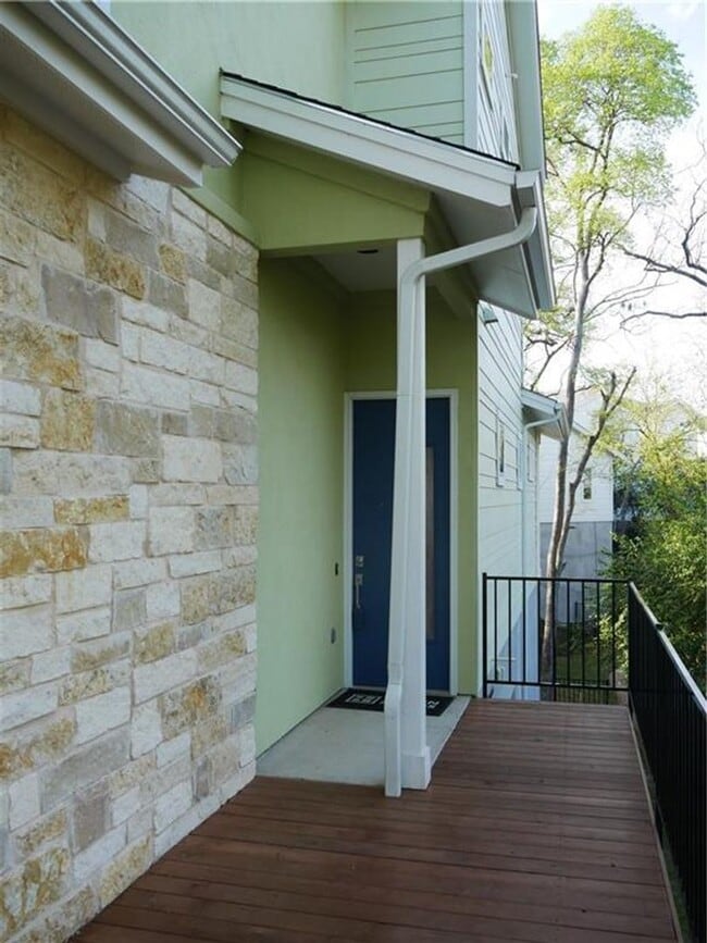 Building Photo - Gorgeous, Contemporary Condominium in The ...