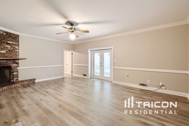 Building Photo - 3251 Deerwood Dr